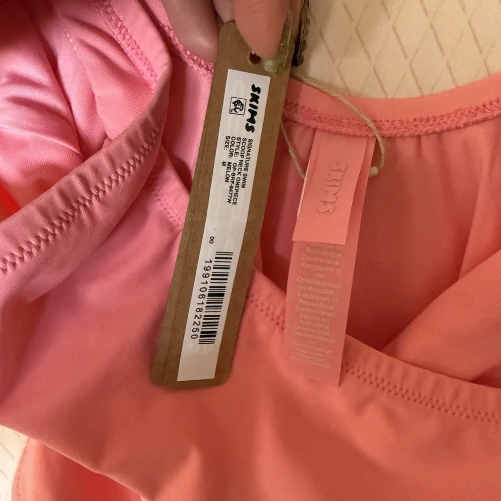 Skims Signature Swim Scoop Neck One Piece In Melon Size M NWT $90